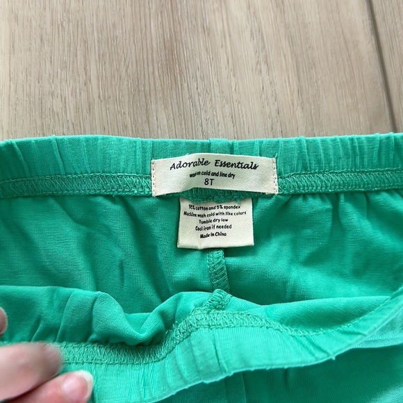NWOT Adorable Essentials Boutique Girls Size 8 Ruffle Stretch Leggings Green - Picture 4 of 4